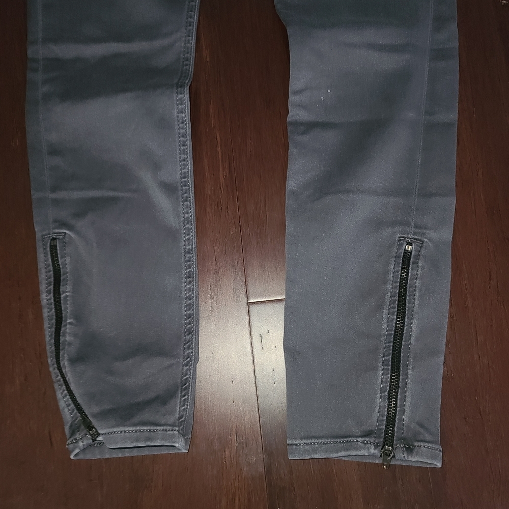 Express Grey Jean - Picture 2 of 8
